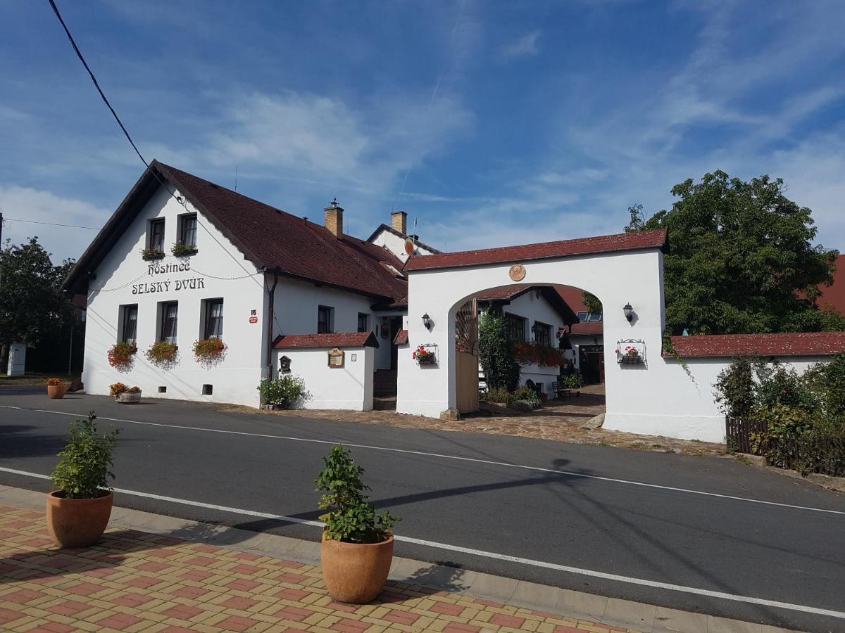 Hostinec Selsky Dvur Zbiroh エクステリア 写真